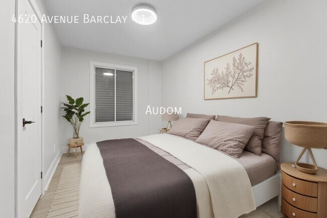 Building Photo - 4620 Av. Barclay