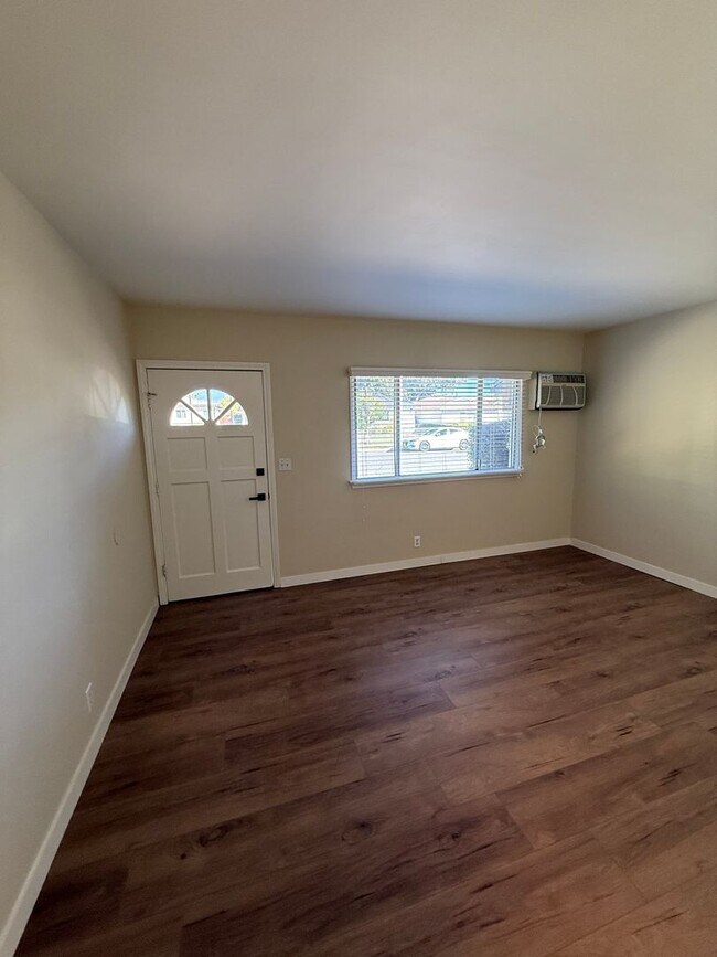 Building Photo - Completely Remodeled 2 Bedroom, 1 Bathroom...