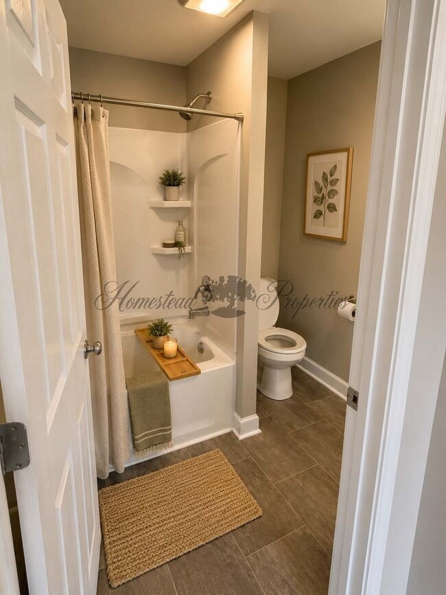 Building Photo - MOVE IN SPECIALS!! 3 Bedroom / 2 Bath Home on Lamont