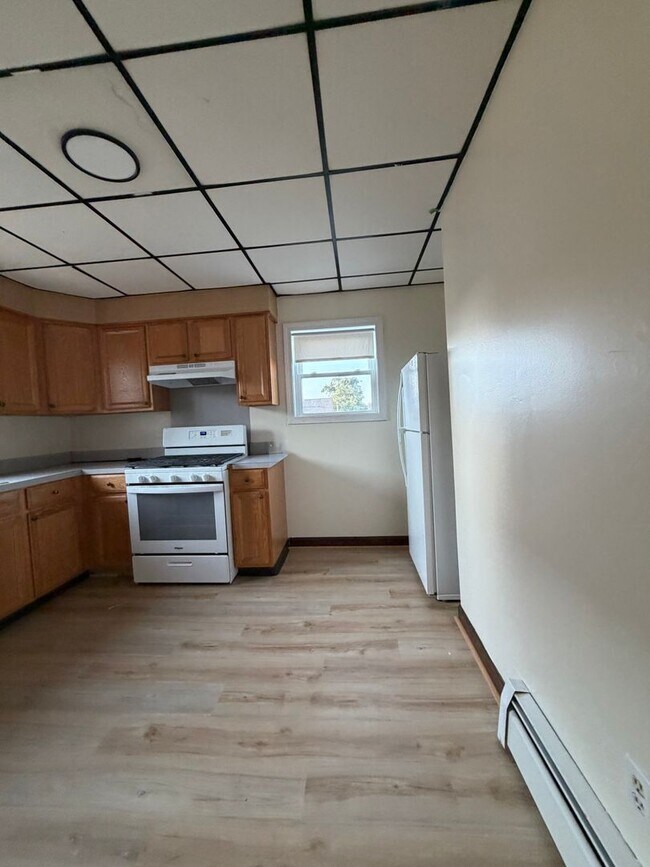 Photo - 192 Snell St (Fall River, MA) Apartment