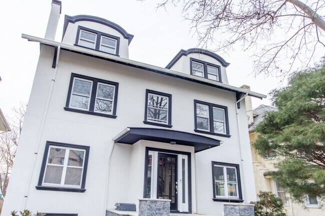 Building Photo - 440 Parker St