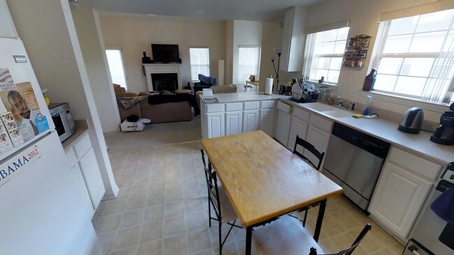 Building Photo - 1159 Freesia Ct