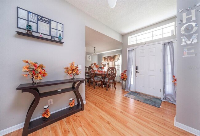 Building Photo - 13718 Colina Ct