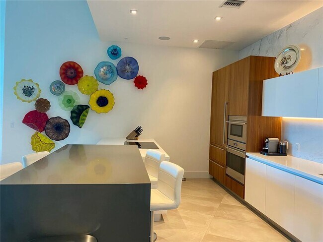 Building Photo - 701 N Fort Lauderdale Beach Blvd