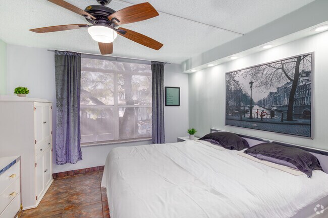 1BA, 1.5BA - 1,000SF - Dormitorio - International Village / Fully Furnished