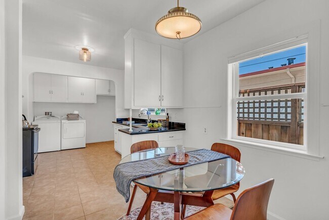 Building Photo - Charming Updated Oakland Home for Lease