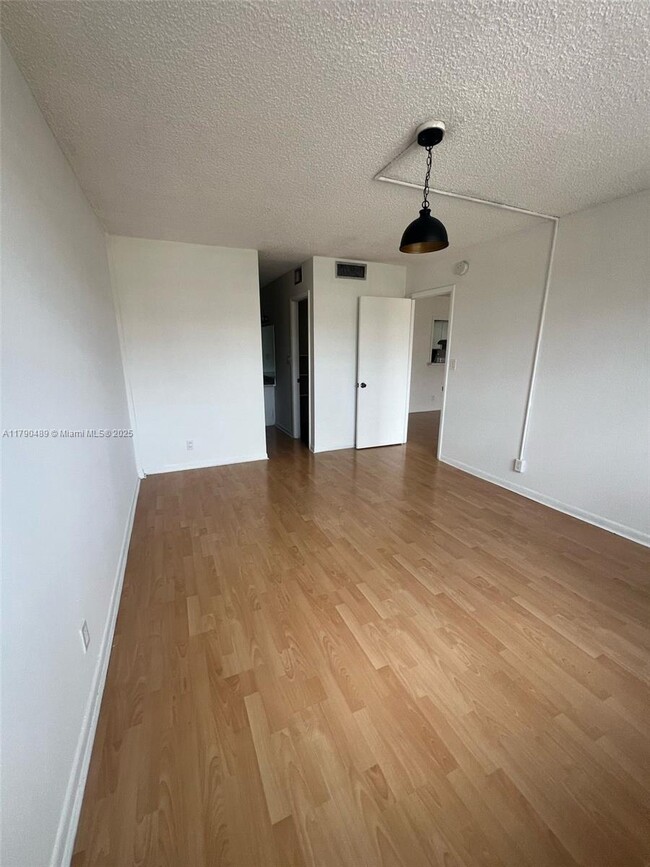 Foto del edificio - 410 NW 68th Ave