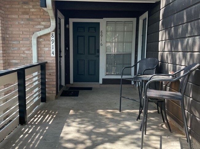 Building Photo - 8916 Hambledon Dr