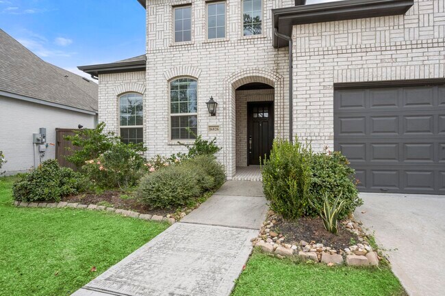 Building Photo - 16826 Beechwood Forest Way