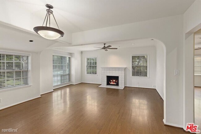 Building Photo - 4 br, 4 bath House - 8408 Airlane Ave
