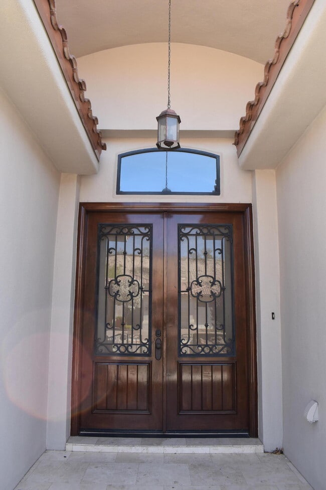 Building Photo - 6264 Wildwood Ct