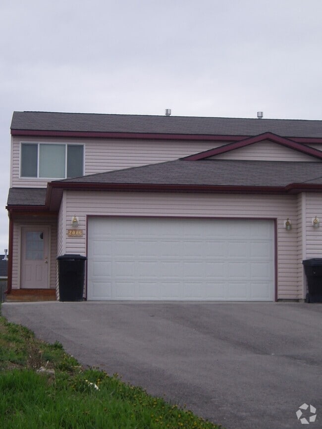 Building Photo - 2006 Greatview Dr