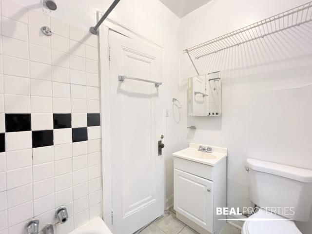 Building Photo - 0 bedroom in CHICAGO IL 60657