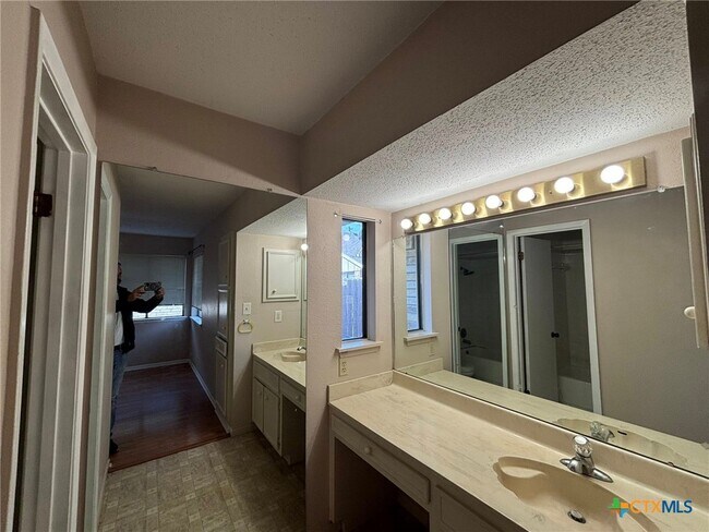 Foto del edificio - 210 Planters Dr