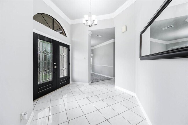Building Photo - 8003 N Circle Dr