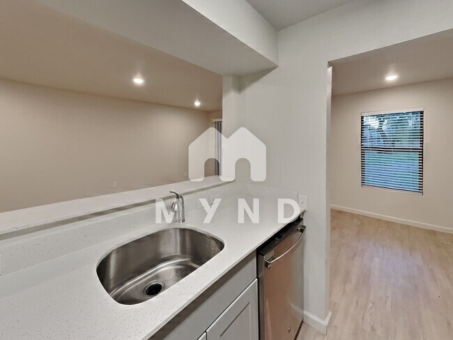 Foto del edificio - 1130 Babcock Rd Unit 105