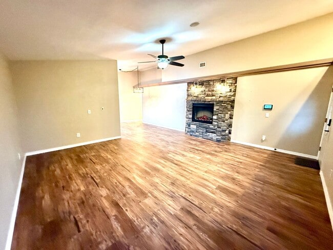 Building Photo - Beautiful 3-Bedroom Home with Solar!—Near Hualapai Mountain Rd