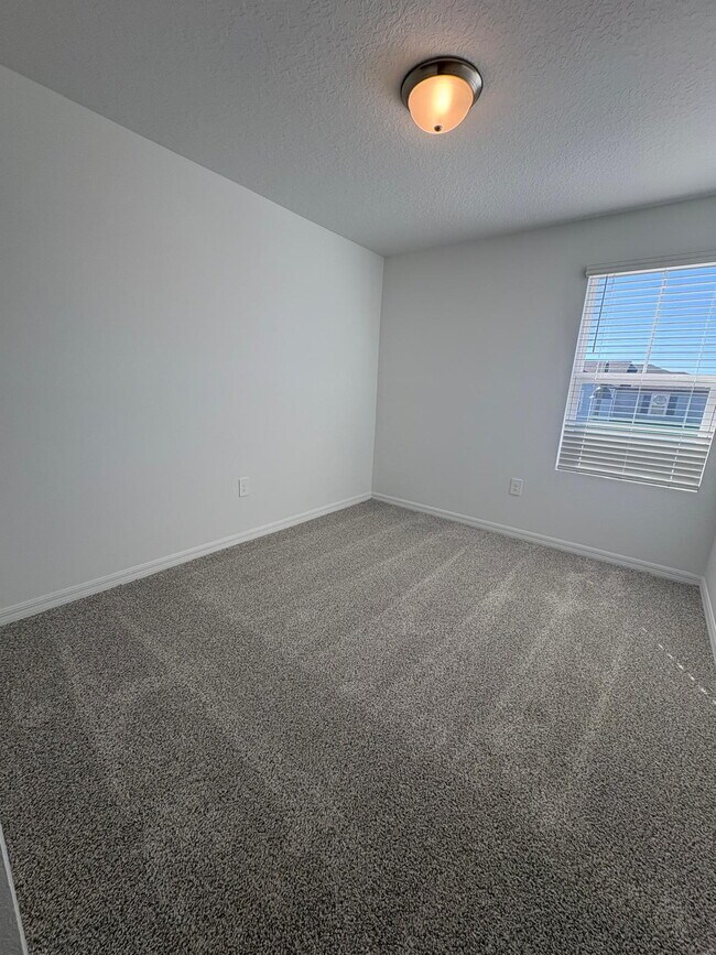 Building Photo - Charming 3-Bedroom Townhome with Private Yard in Clermont