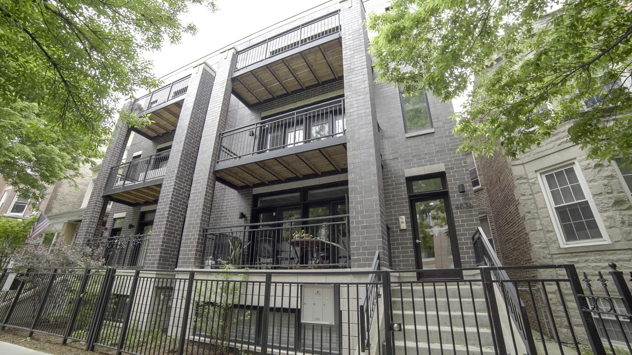 Primary Photo - 4836 N Damen Ave
