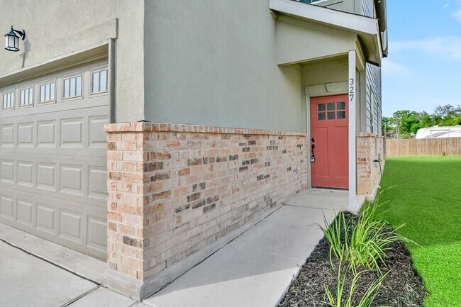 Building Photo - Stunning Duplex Located in New Braunfels, ...