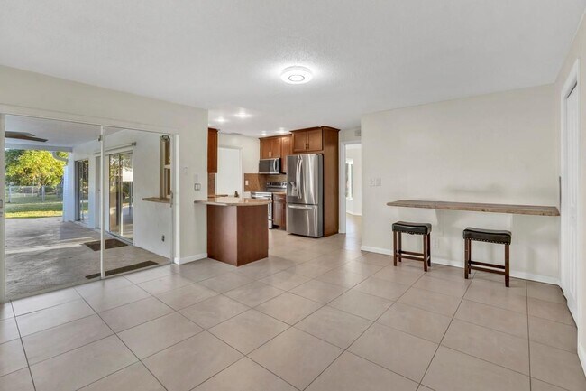 Foto del edificio - 290 NW 65th Ave