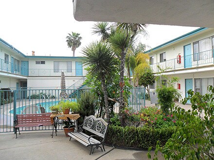 Foto del edificio - 1818 W El Segundo Blvd