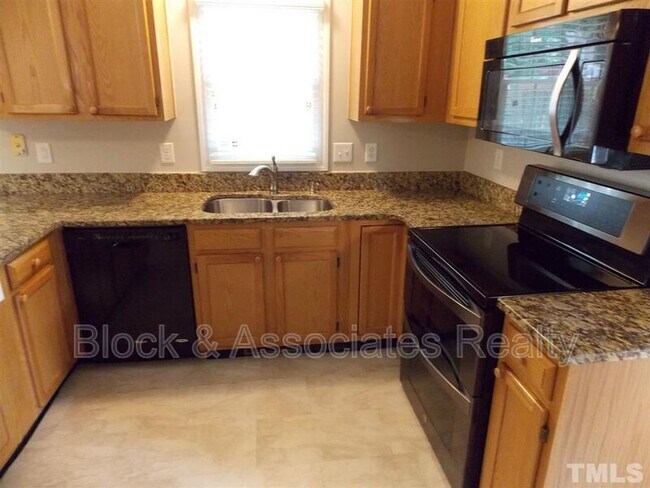Foto del edificio - 223 Mint Hill Dr