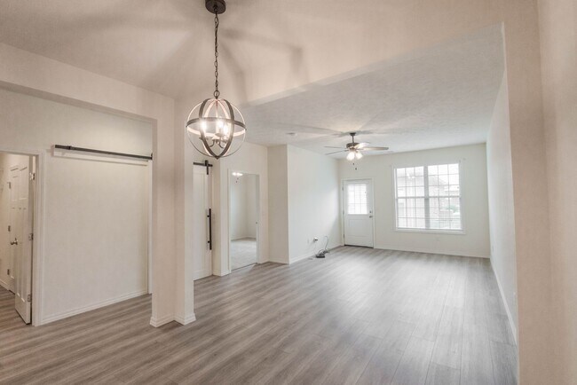 Foto del edificio - NEW LUXURY 2 BED 2 BATH 1 CAR GARAGE DUPLEX
