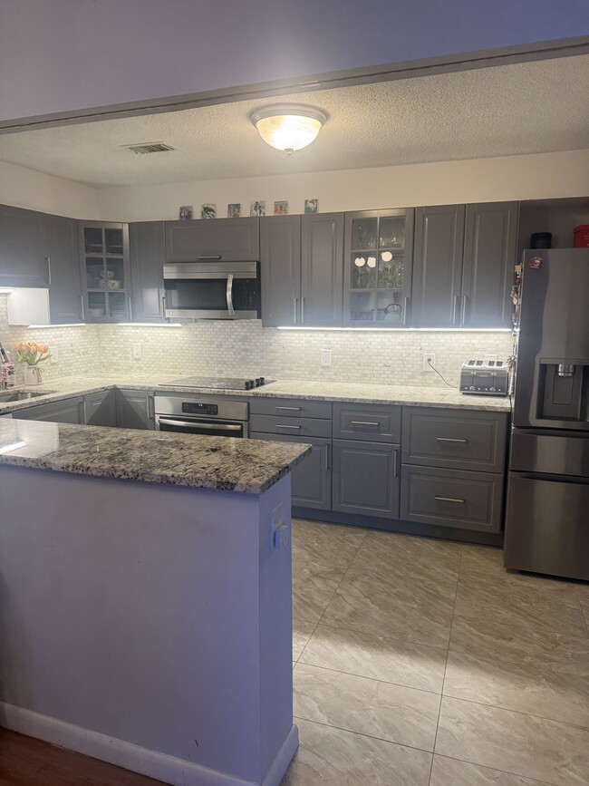 Building Photo - 1004 Paradise Rd