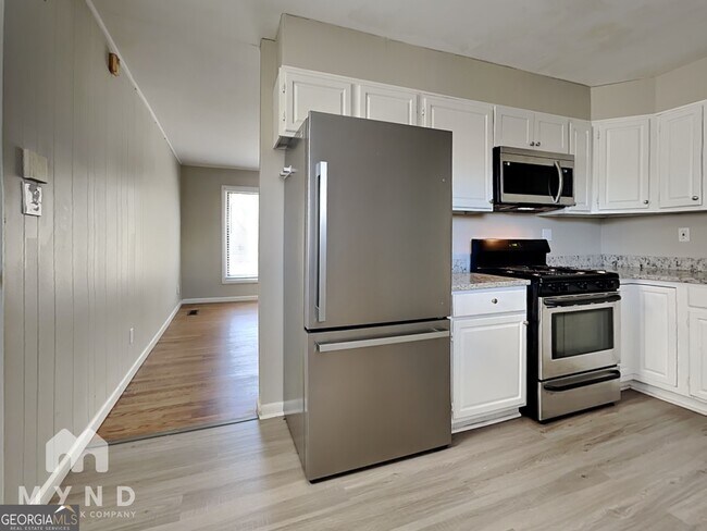 Building Photo - 900 Kennesaw Dr