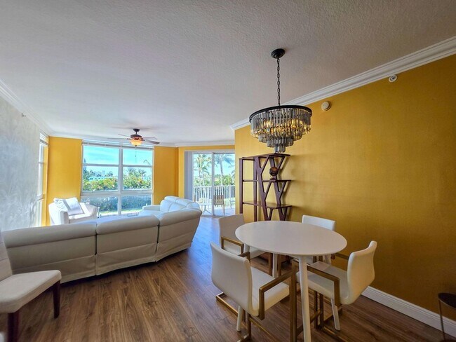 Building Photo - 806 E Windward Way