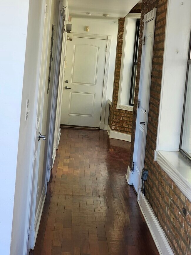 Foto del edificio - 6410 N Hoyne Ave