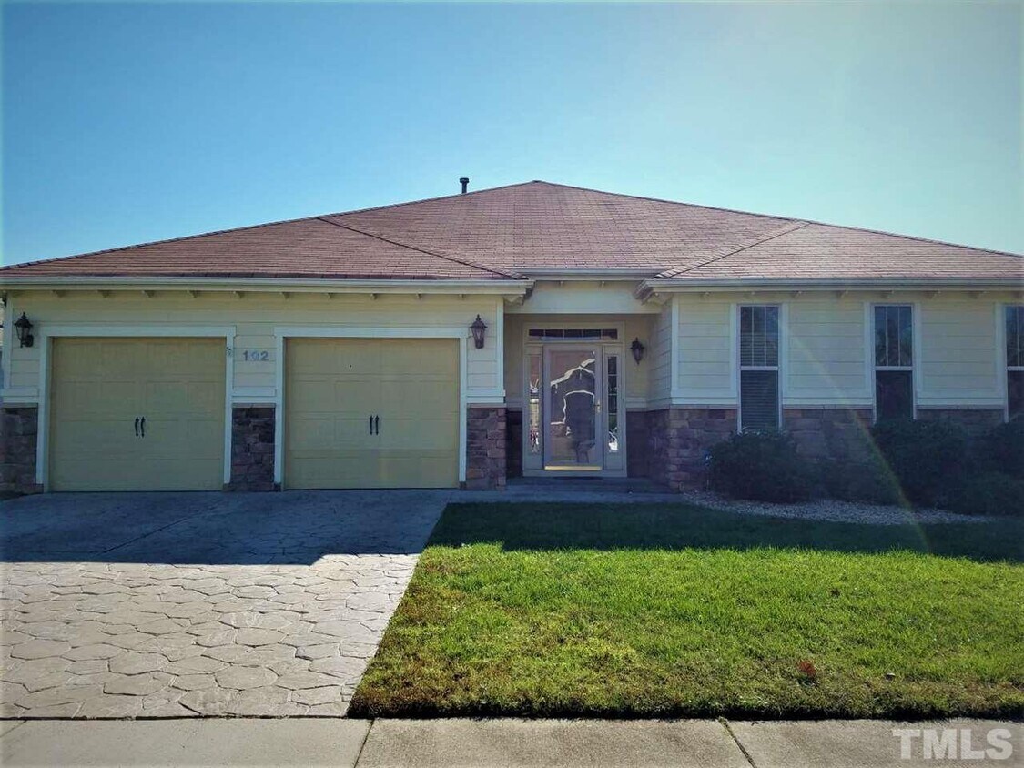 Primary Photo - 102 Sea Glass Ct