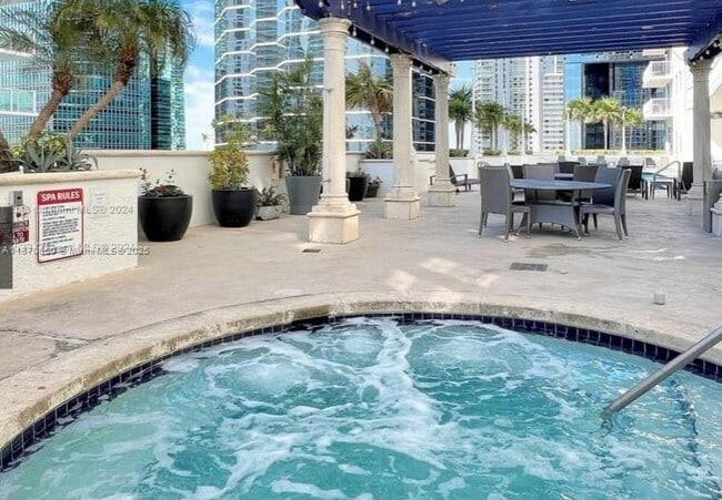 Building Photo - 1200 Brickell Bay Dr