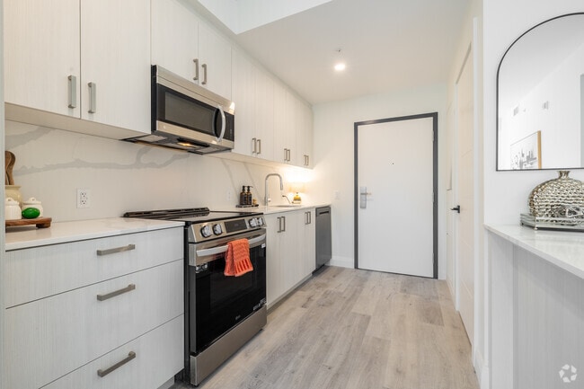 1BR, 1BA - 636SF - Kitchen - The Landing on Main