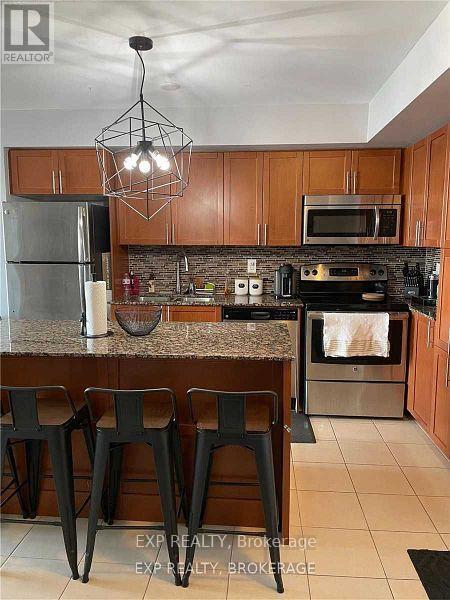 Photo du bâtiment - 830 Lawrence Ave W