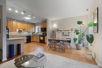 Building Photo - 1448 W Arthur Ave