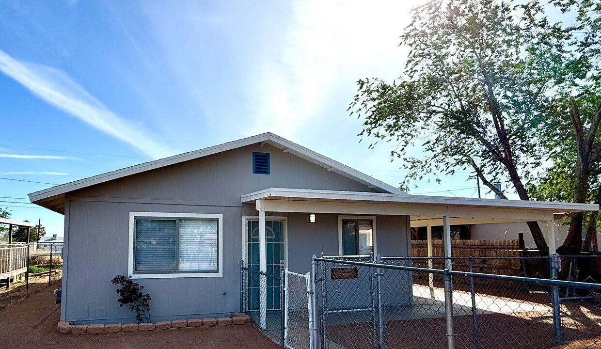 Primary Photo - Beautifully Updated 3 Bedroom, 2 Bathroom ...