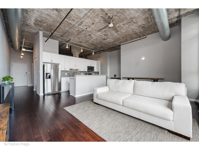 Foto del edificio - 1550 S Blue Island Ave