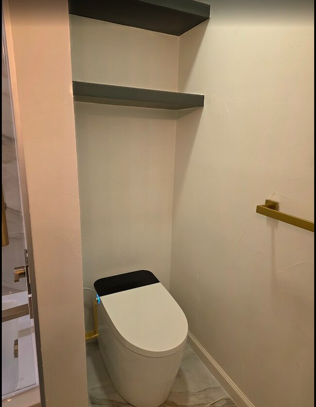 Foto del edificio - 5325 Bent Tree Forest Dr