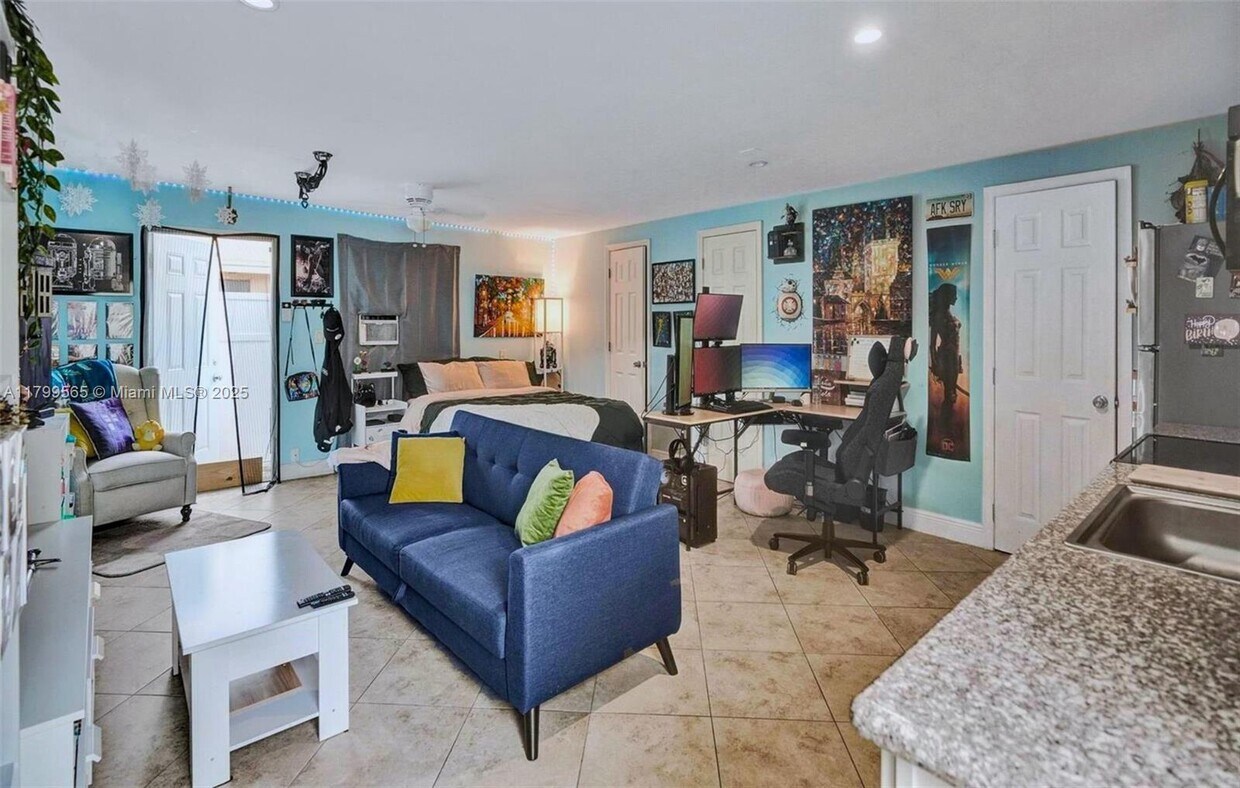 Foto principal - 1041 NE 9th Ave