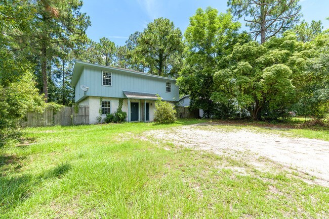 Building Photo - 595 Douglas Dr