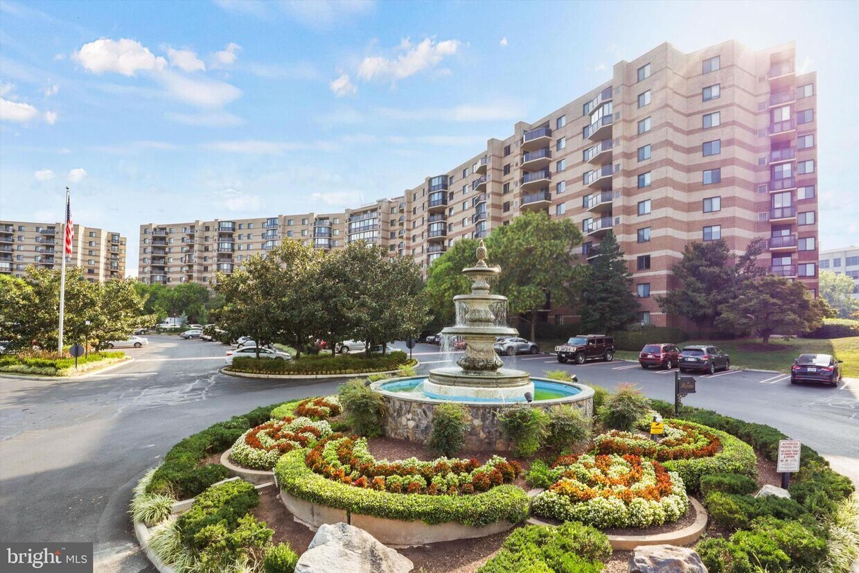 8340 Greensboro Dr Unit 417, McLean, VA 22102 Room for Rent in McLean