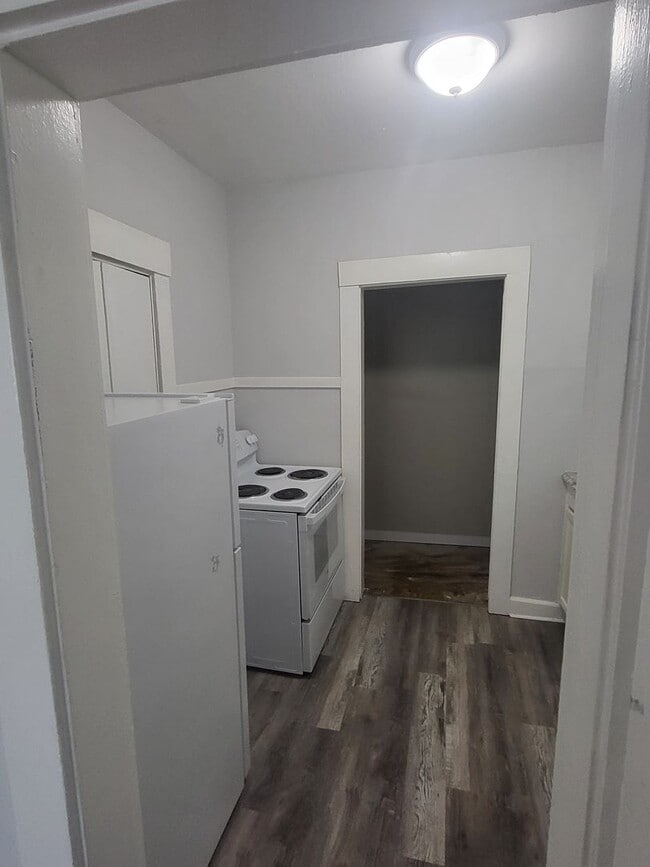 Foto del edificio - Large 1/1 Duplex - Great Location - Update...