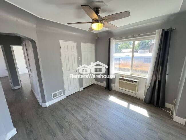 Building Photo - Charming 2 Bedroom 1 bathroom Available Now!