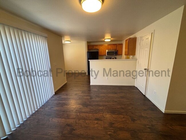 Building Photo - 3958 Village Dr