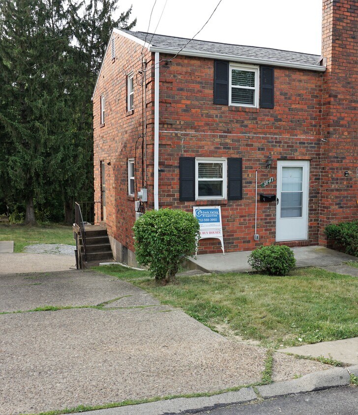 3841 Delco Rd, Pittsburgh, PA 15227 Townhome Rentals in Pittsburgh PA