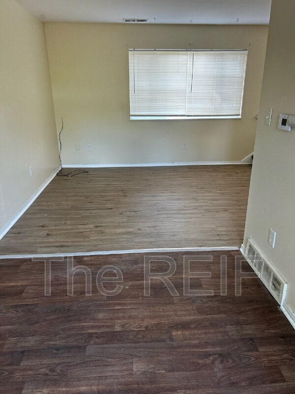 Foto del edificio - 2047 N Averill Ave