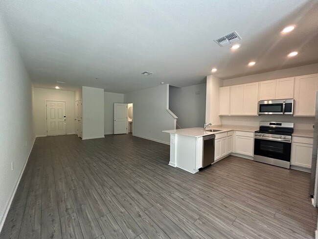 Foto del edificio - Stunning New 3-Bedroom, 2-Bath Townhome wi...