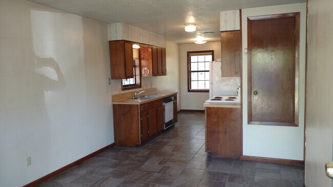 Building Photo - 120 Debra Ln